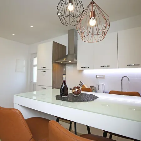 Tonka Apartment *