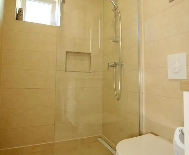 Tonka * Σίμπενικ