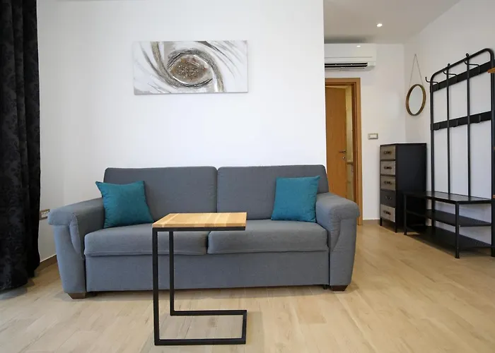 Tonka * Σίμπενικ