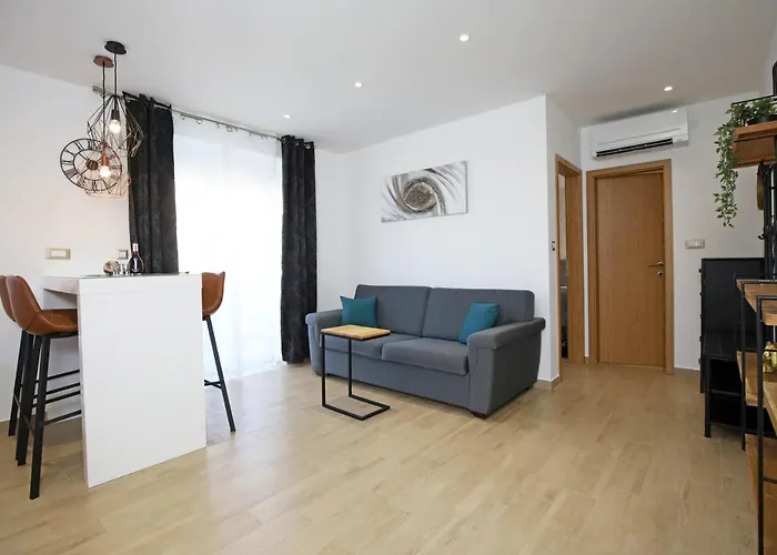 Tonka * Σίμπενικ